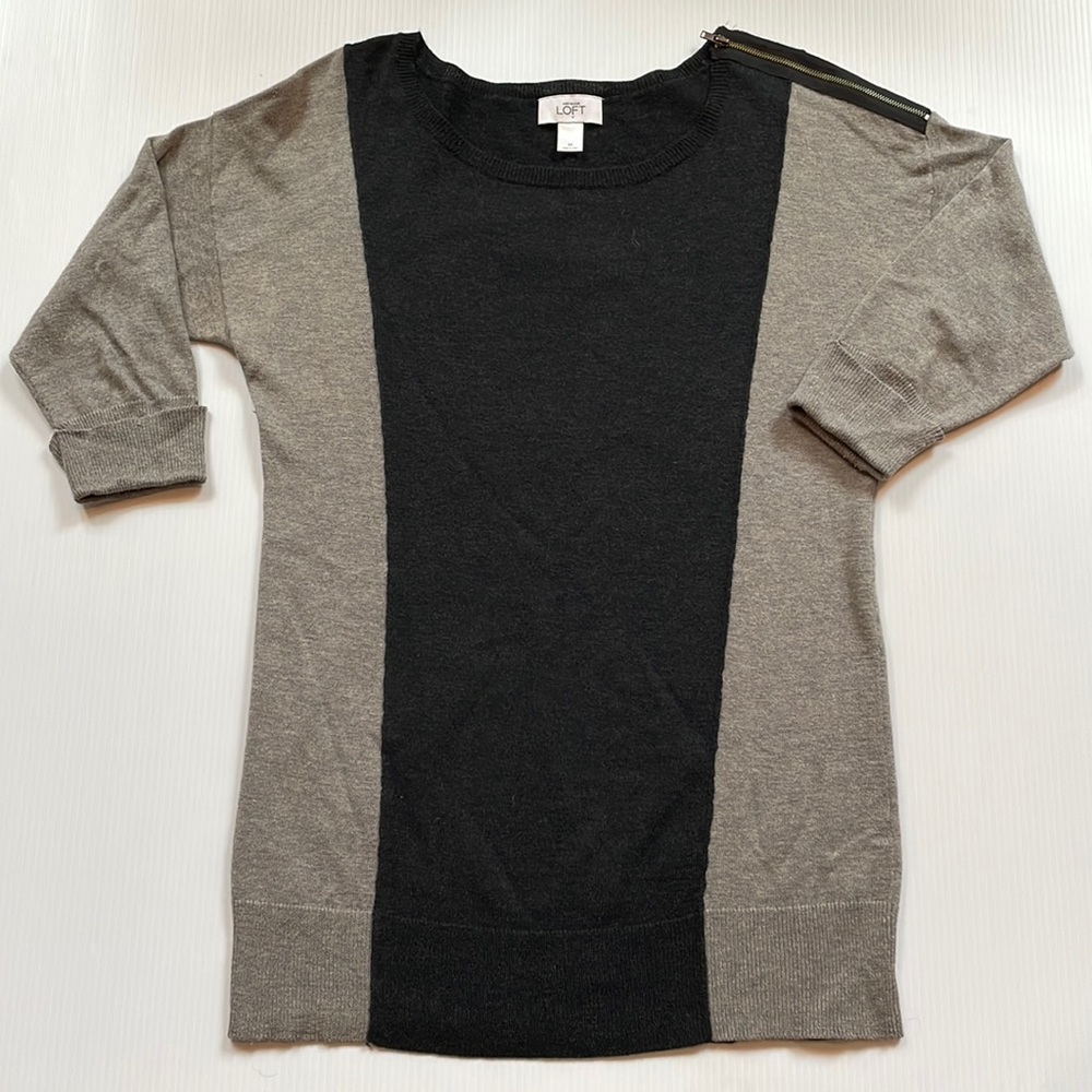 Loft wool blend sweater, quarter length rolled sleeves, side neck zip. Size M